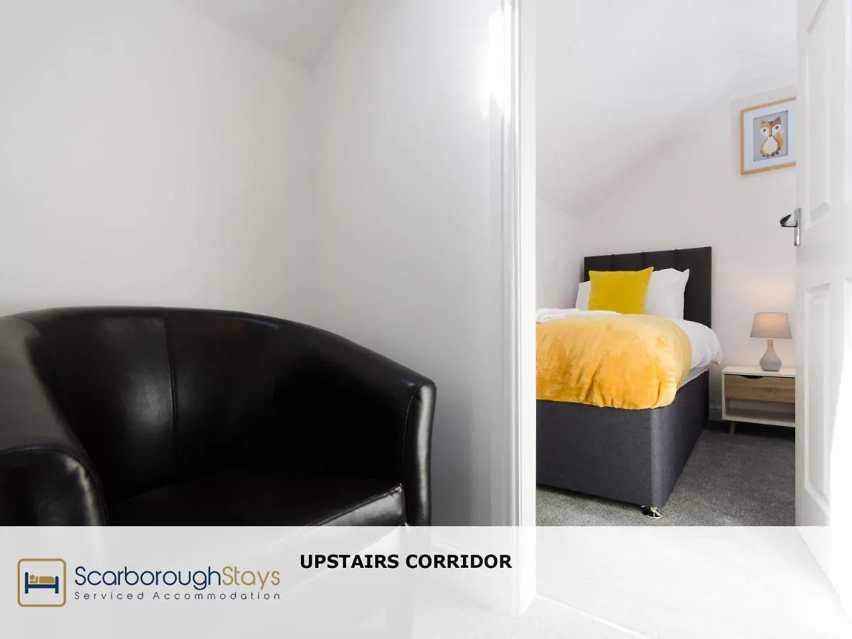 Candler Lodge - 3 Bedroom Townhouse With Parking - Patio Area & Seating Scarborough 0*,  Egyesült Királyság