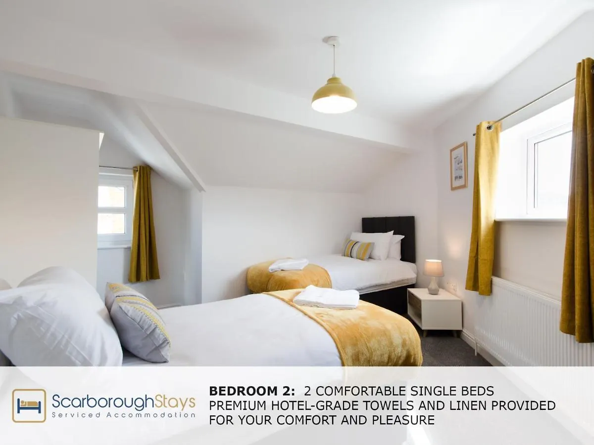 Candler Lodge - 3 Bedroom Townhouse With Parking - Patio Area & Seating Scarborough